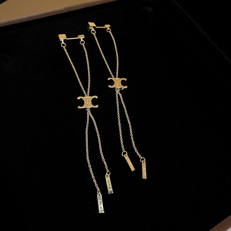 【雑貨】英字柄ロングピアスアクセサリー W10992
