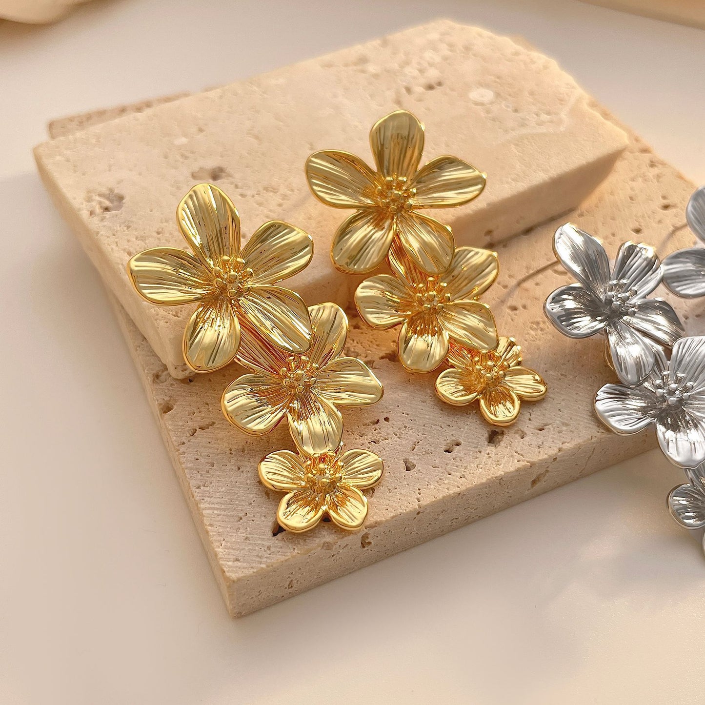 【雑貨】花柄デザインピアス T0764