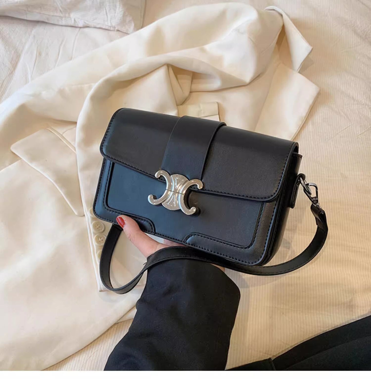 【GOODS】ショルダーバッグ M22127