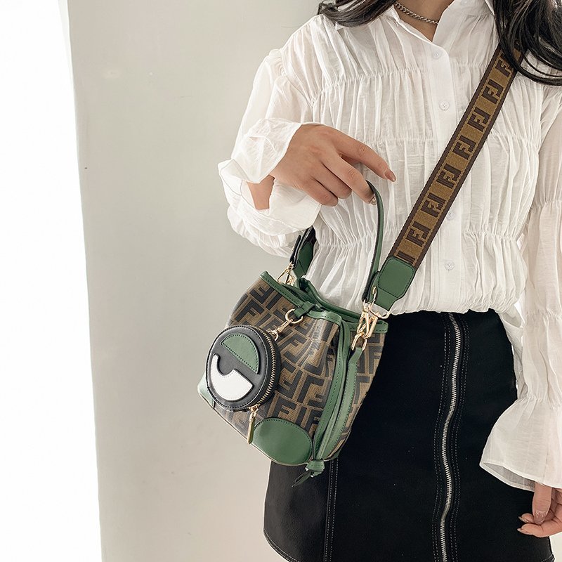 【雑貨】4色選択可ショルダーバッグ W13643