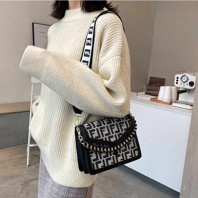【雑貨】英文字ショルダーバッグ Z6808
