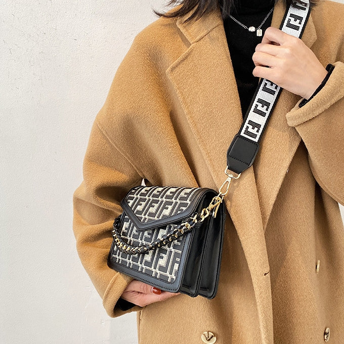 【雑貨】英文字ショルダーバッグ Z6808