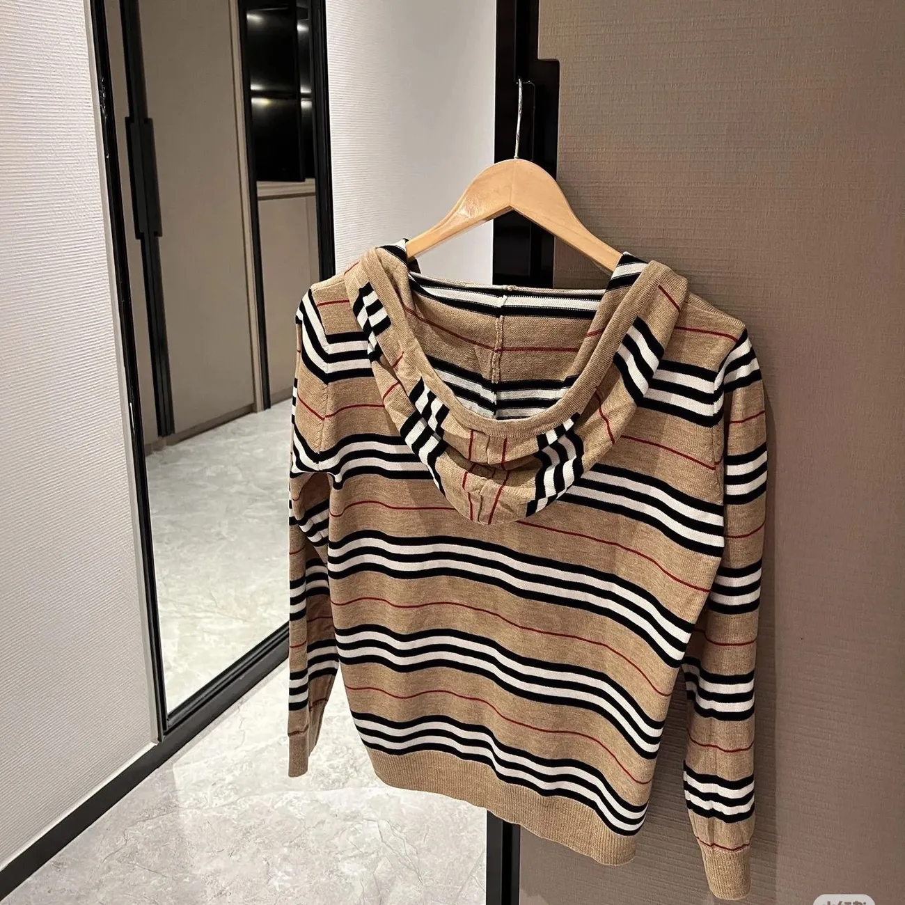 【Tops】配色ボーダー柄ニットセーター Z7331