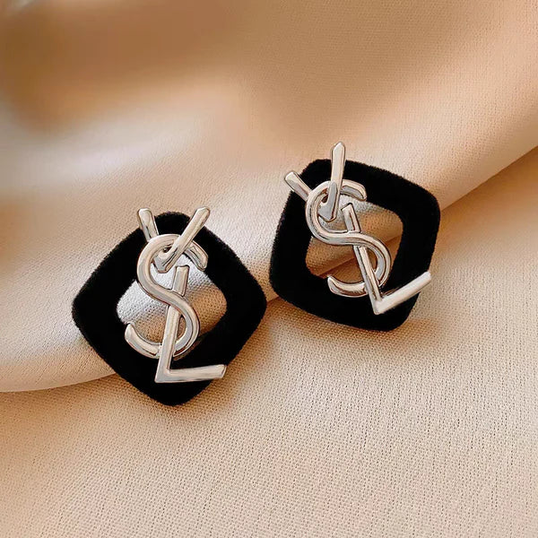 【雑貨】英字柄ピアスアクセサリー W14067