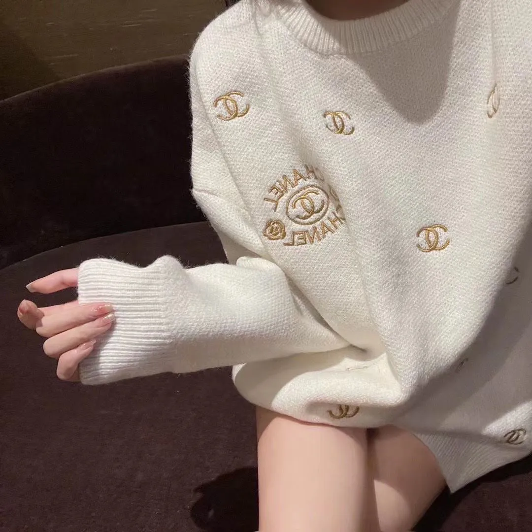 【Tops】刺繍ゆったりニットセーター Z7509