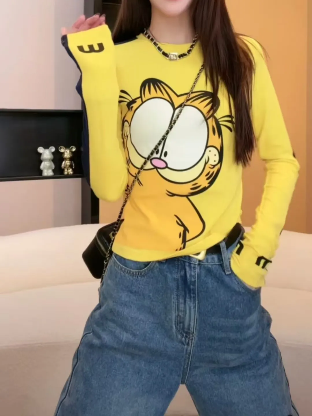 【Tops】キャラクター長袖Tシャツ Z8236
