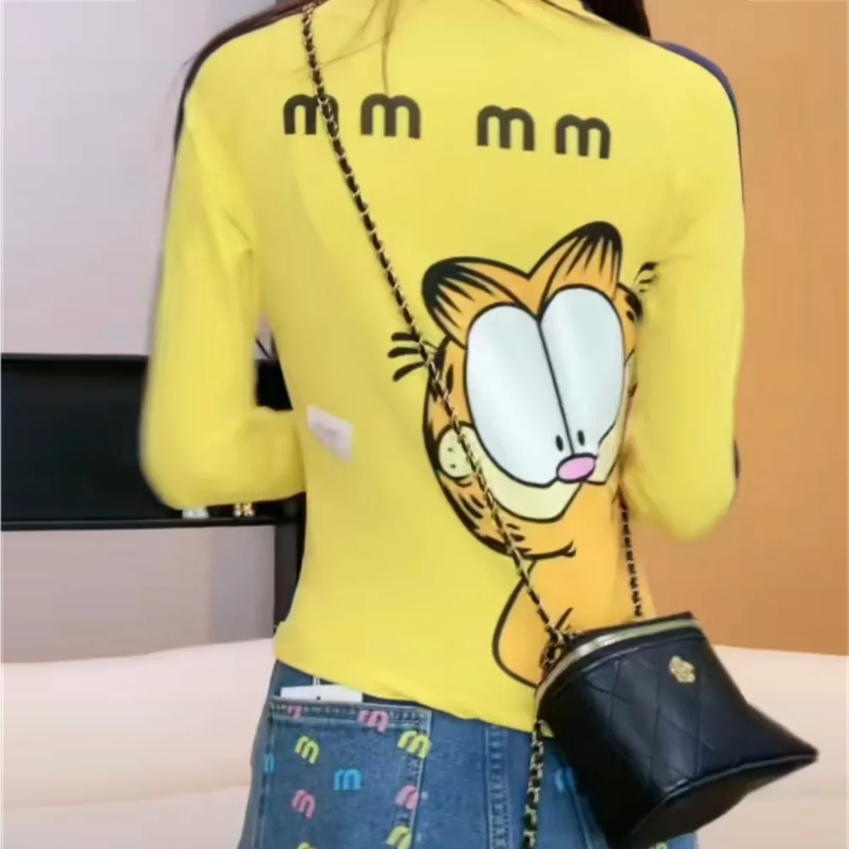 【Tops】キャラクター長袖Tシャツ Z8236