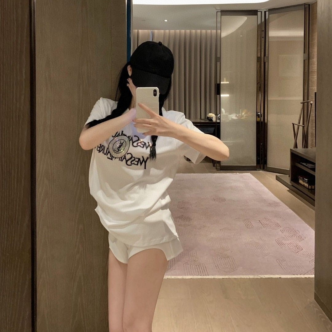 【Tops】ラインストーンTシャツ T01624