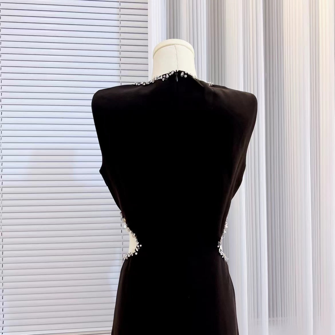 【Dress】透かし彫りノースリーブワンピース W11859