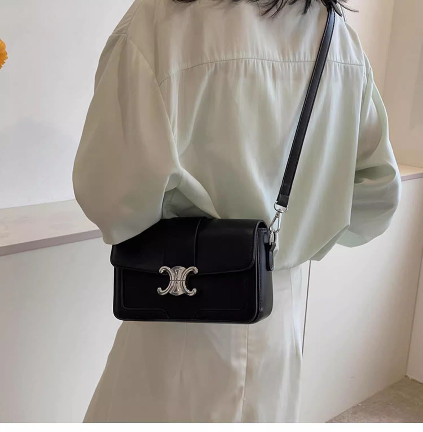 【GOODS】ショルダーバッグ M22127