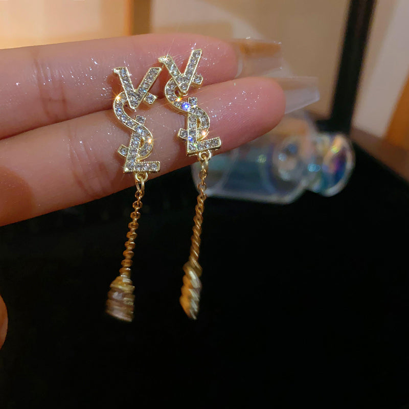 【雑貨】2色選択可ロングピアス W14369