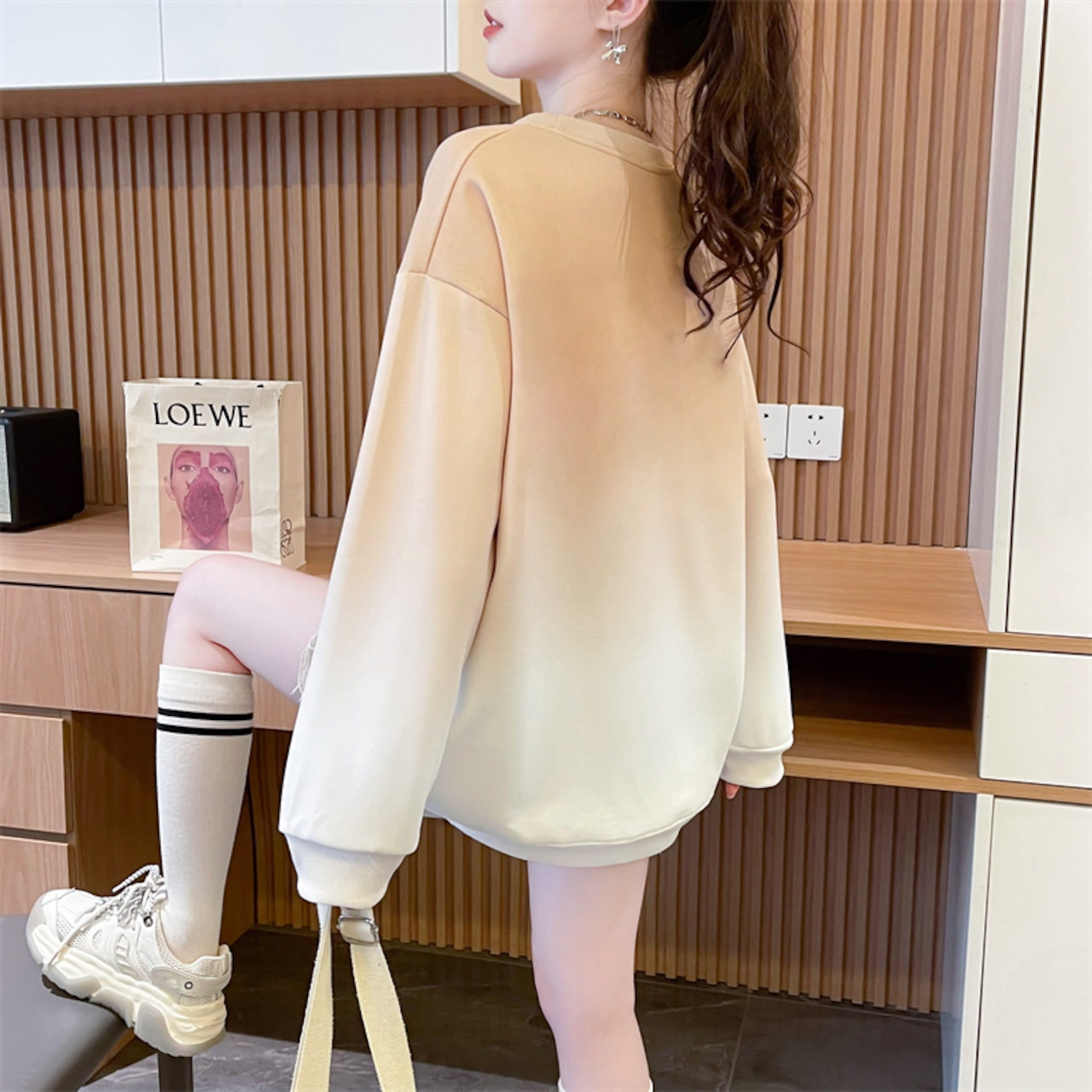【Tops】グラデーションキャラクタープルオーバー W13985