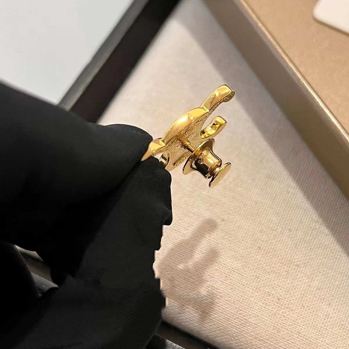 【雑貨】レトロ風ブローチ W13381