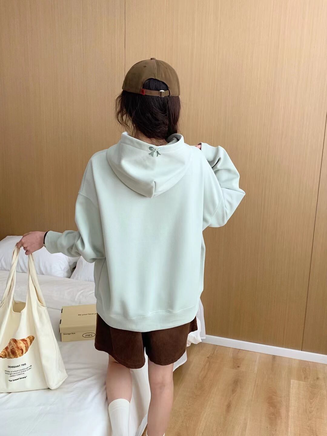 【tops】ゆったり刺繍フーディー Z6685