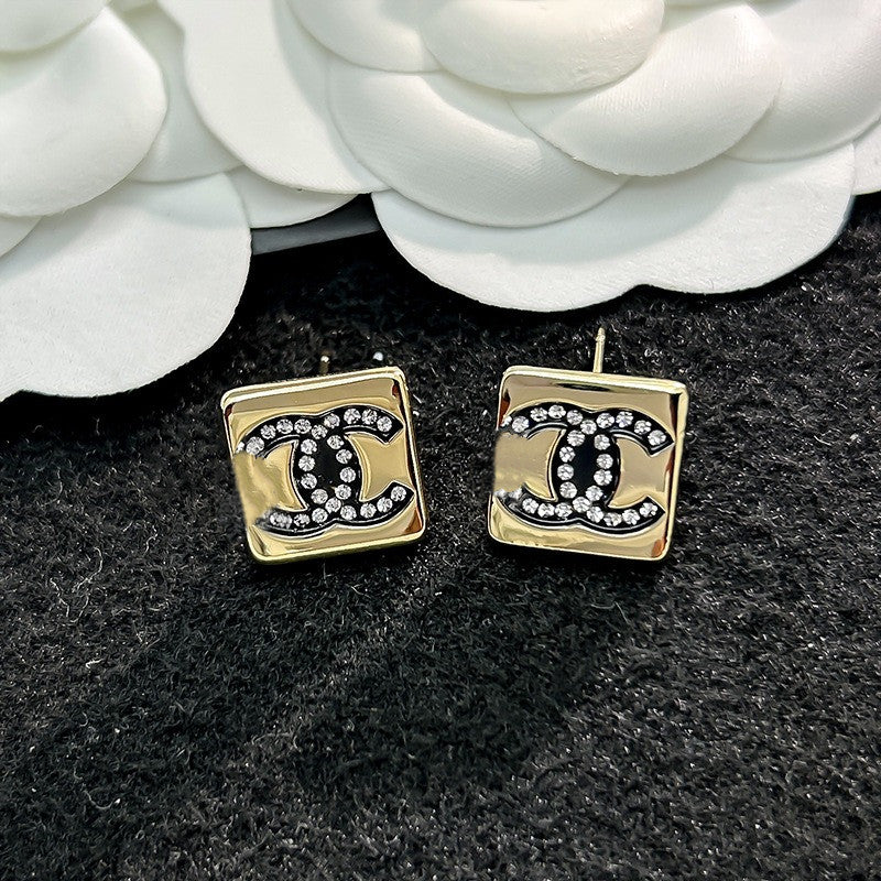 【雑貨】ラインストーンピアス W12182