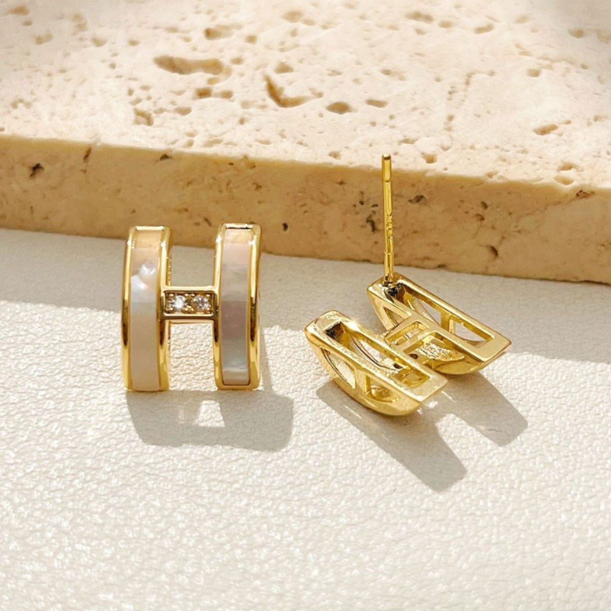 【雑貨】ラグジュアリーレターピアス T01728
