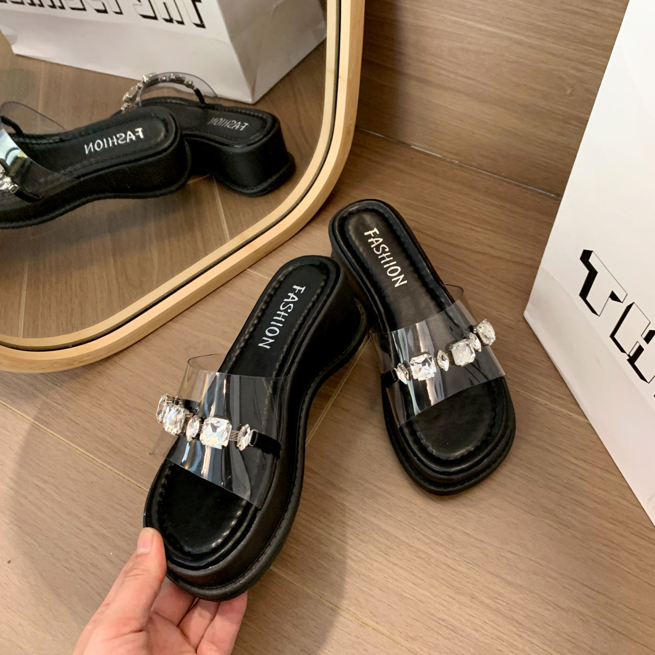 【Shoes】新作アイテム~2色展開厚底スリッパ W11756