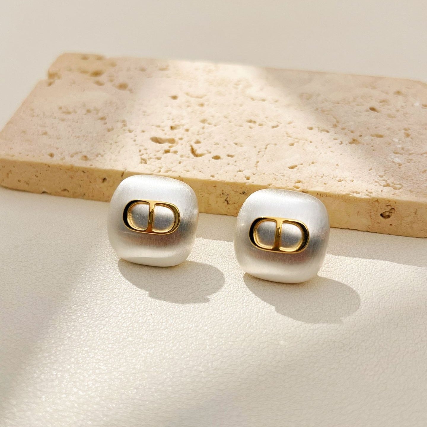 【雑貨】金属ブラシパーツのイヤリング T01708