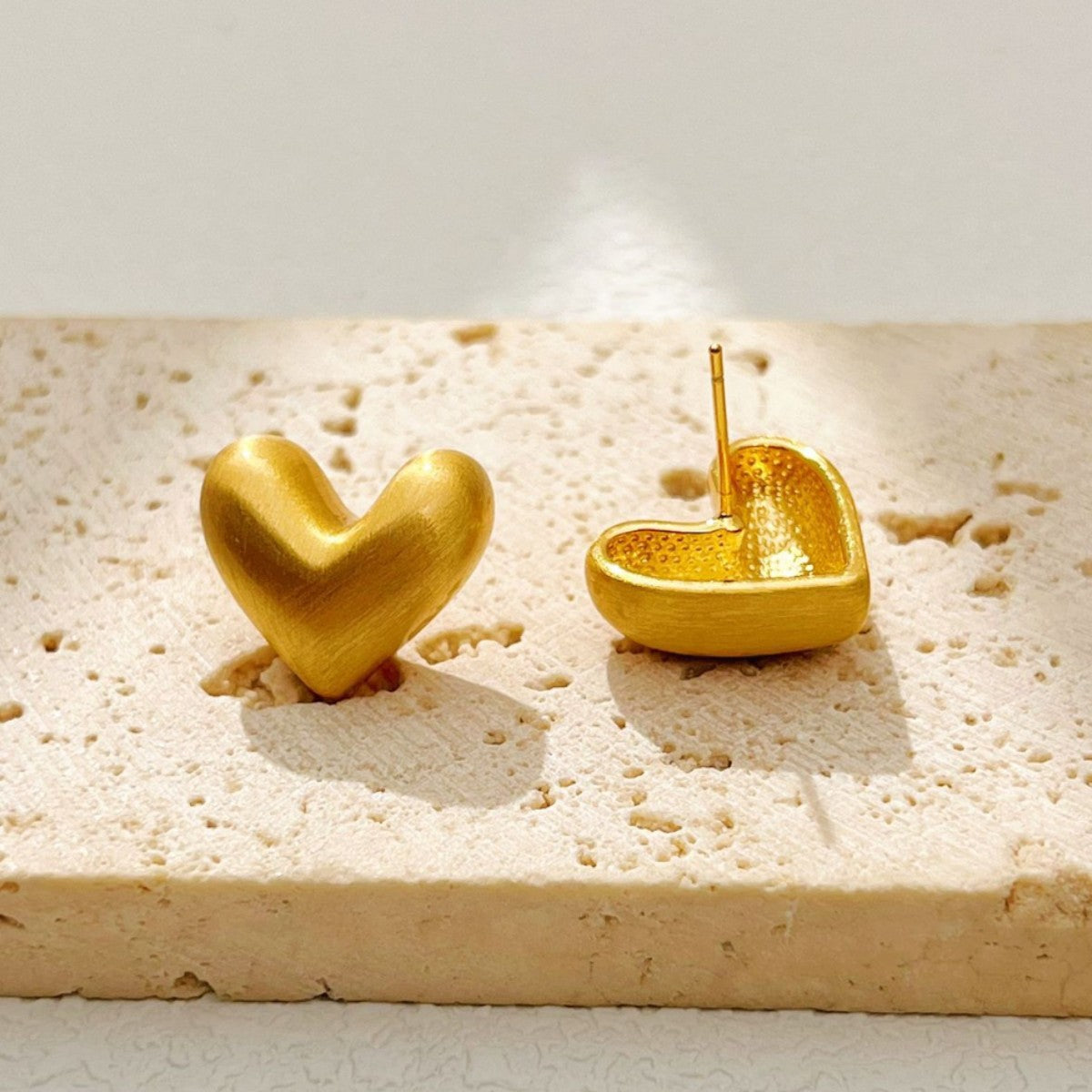 【雑貨】銅製ハートピアス T01756