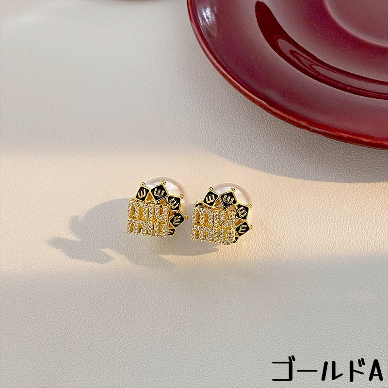 【雑貨】3色展開ピアス T01309