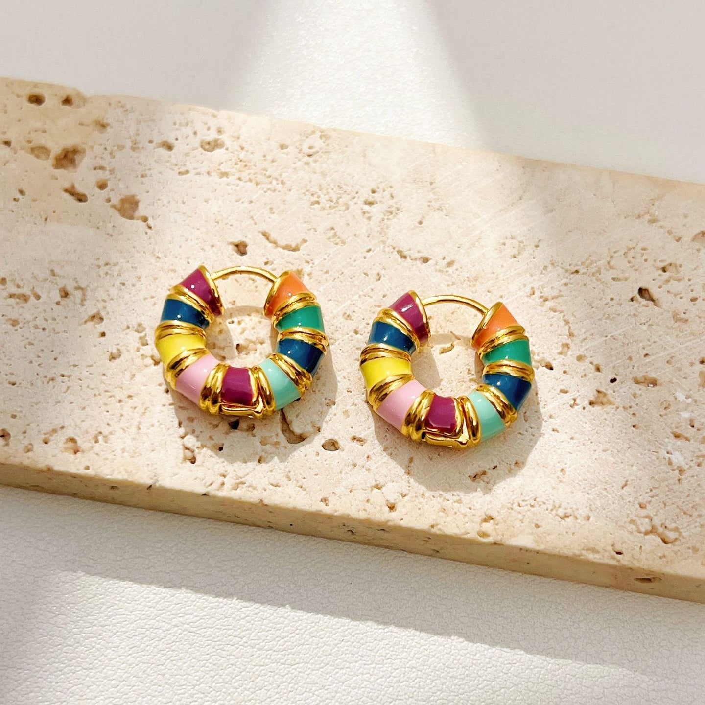 【雑貨】虹色エナメルイヤリング T01726