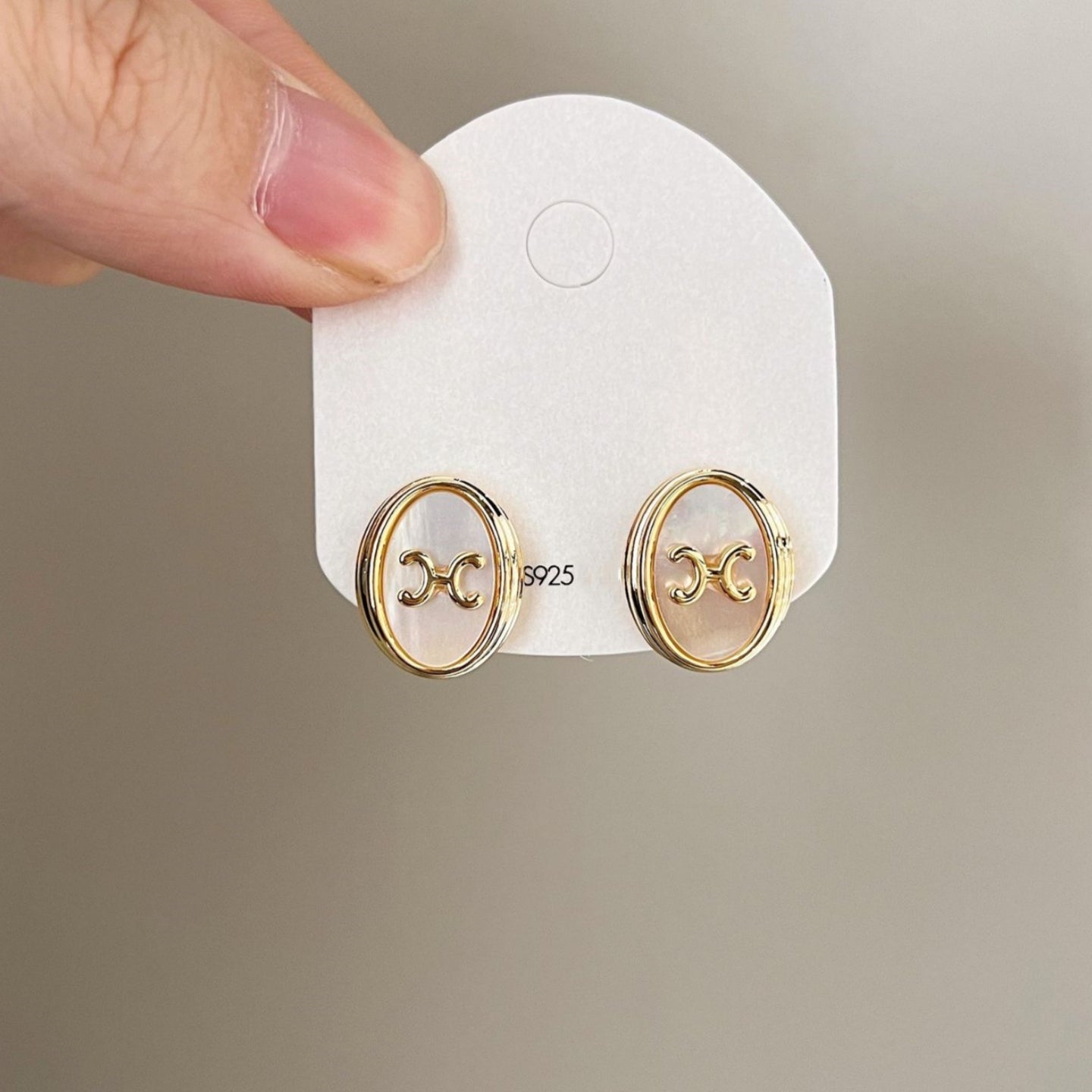 【雑貨】オーバルシェルピアス T01735