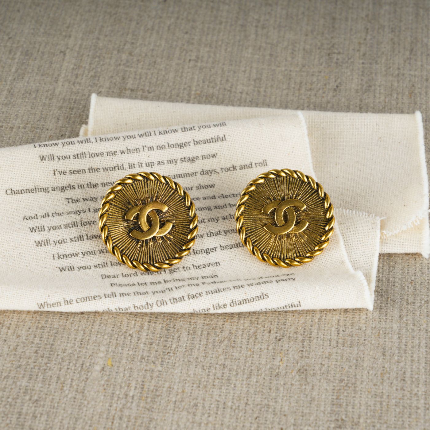 【雑貨】ブリティッシュスタイルメタルピアス T01795