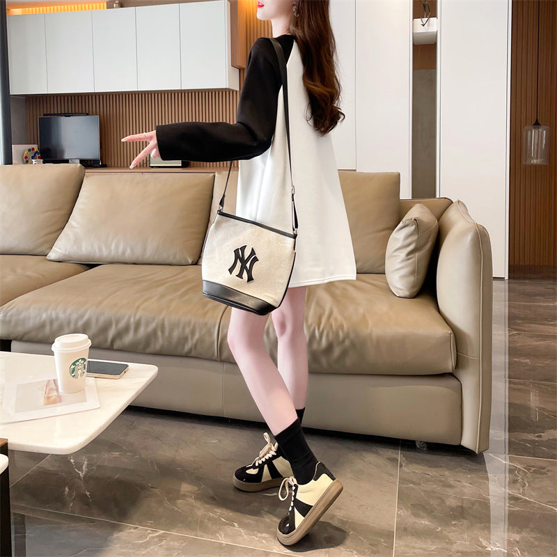 【Tops】配色キャラクターパーカー Z7632