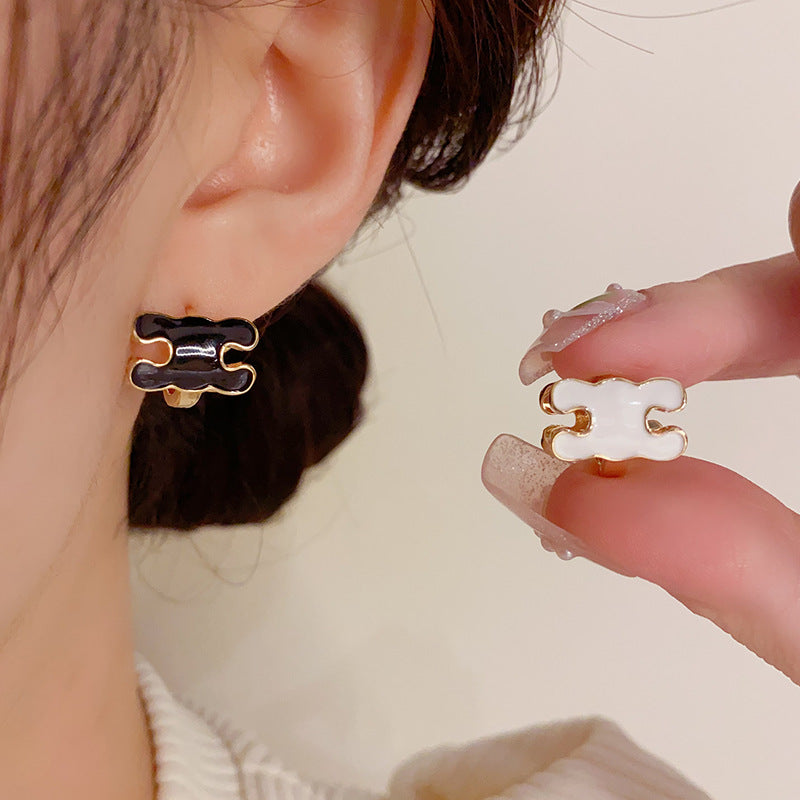 【雑貨】2色小顔効果ピアス Z7697