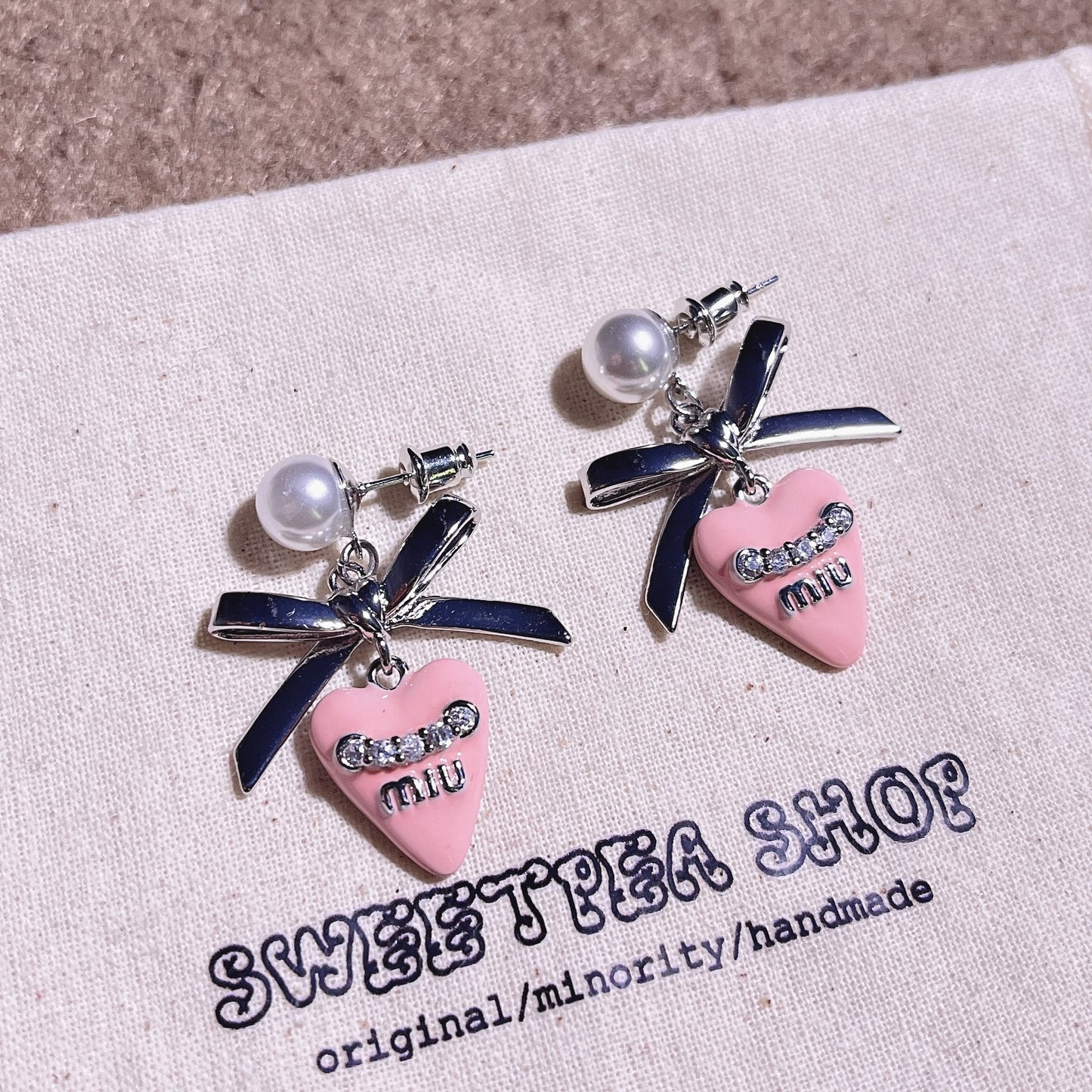 【雑貨】上品な輝きピアス T01797