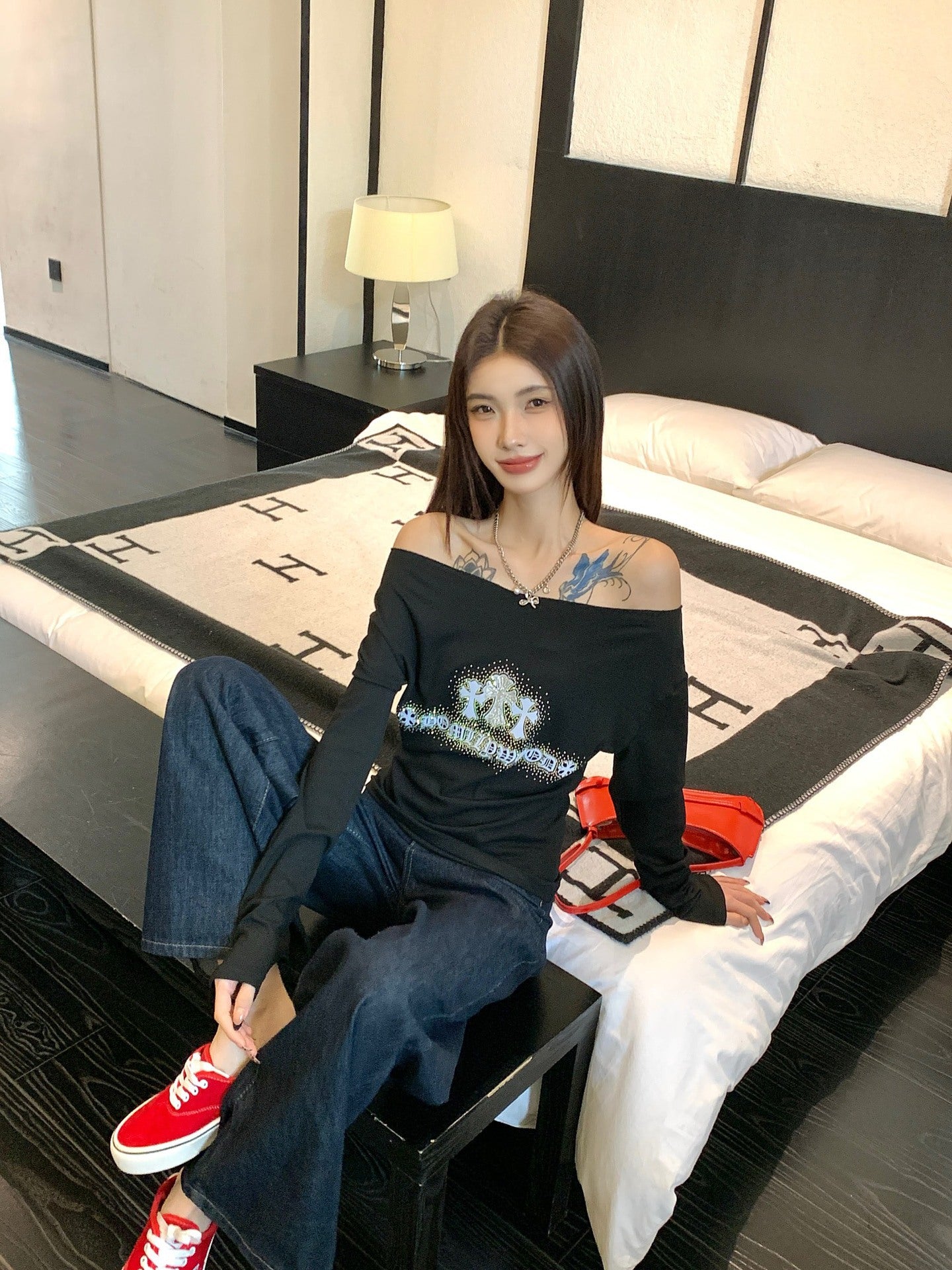 【Tops】人気オフショルダーTシャツ Z8088