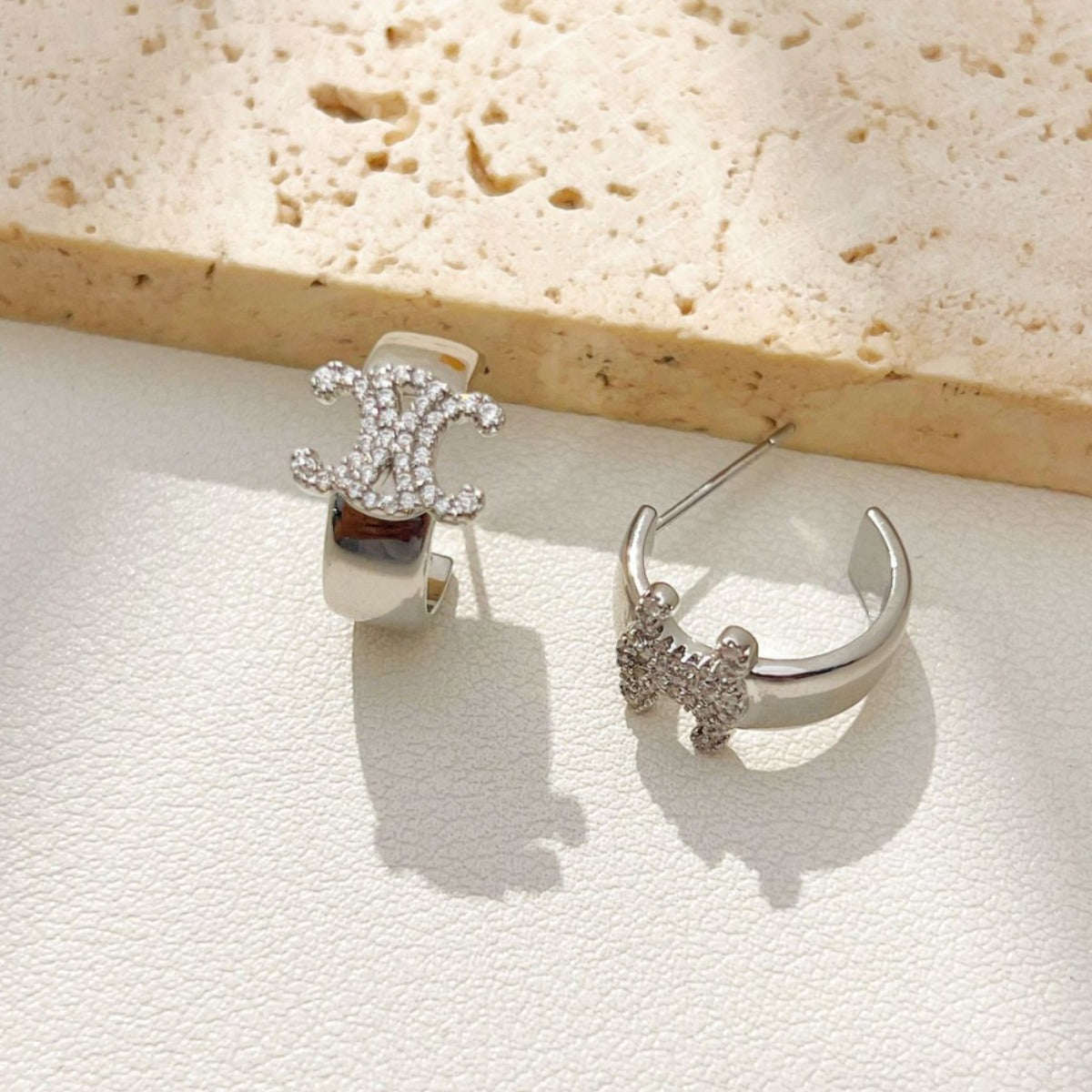 【雑貨】フルダイヤピアス T01722