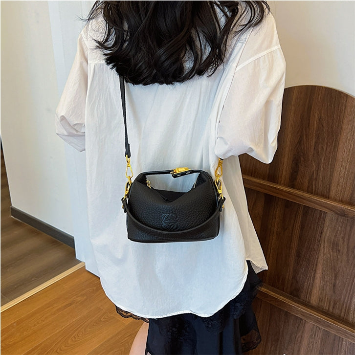 【雑貨】ペブルドレザーショルダーバッグ T01601