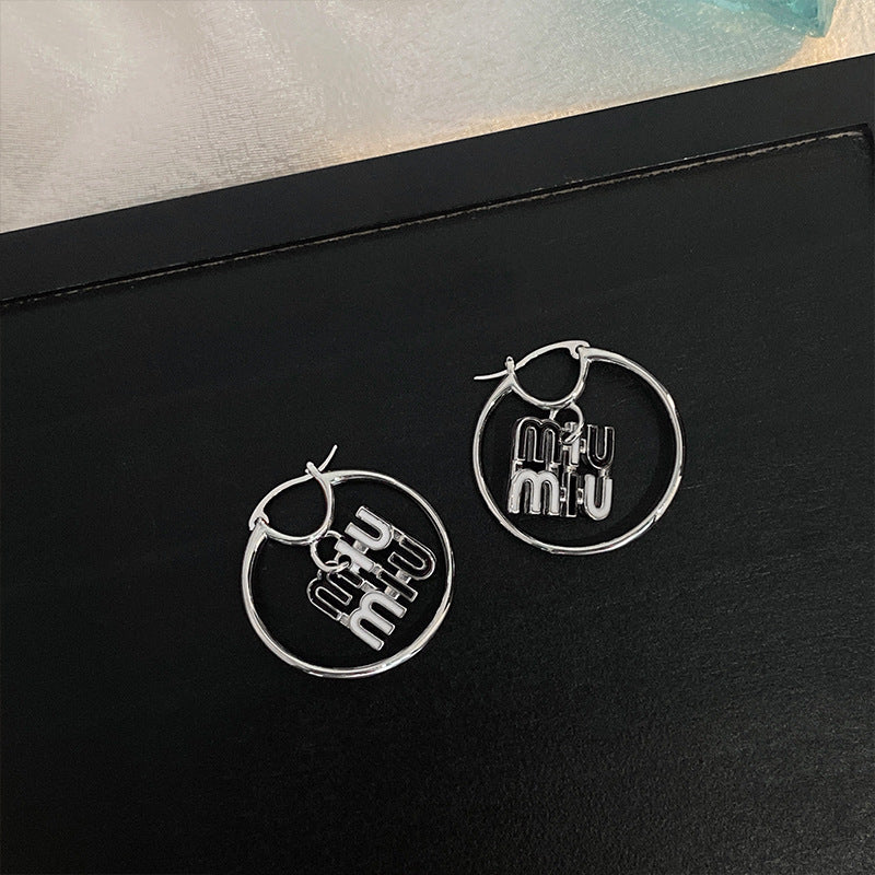 【雑貨】小顔効果ピアス Z8033
