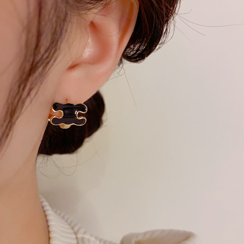 【雑貨】2色小顔効果ピアス Z7697