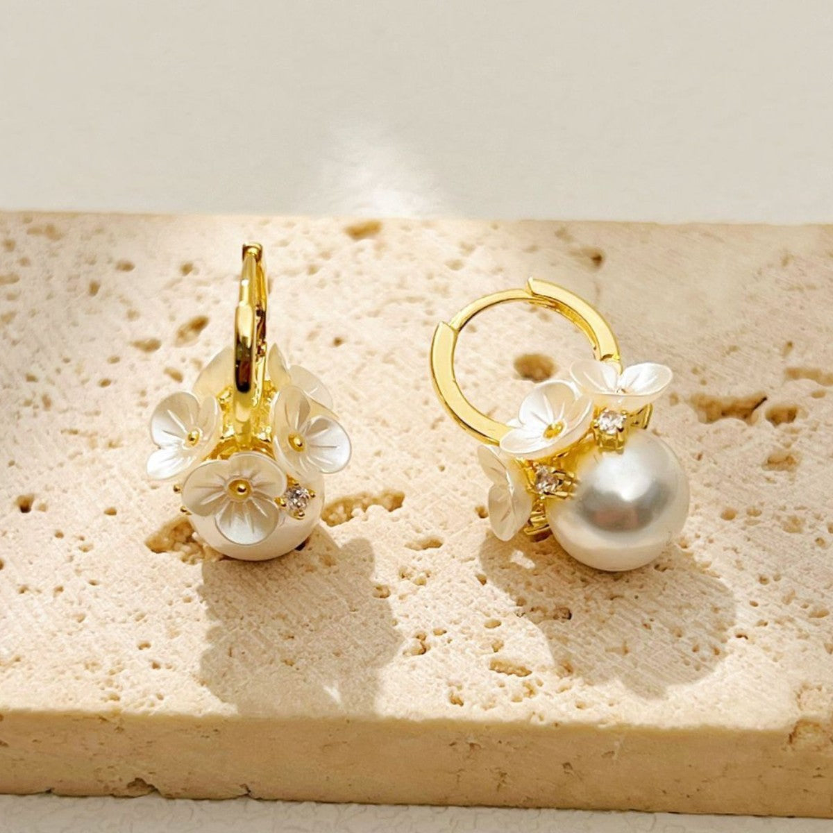 【雑貨】花型パールピアス T01754