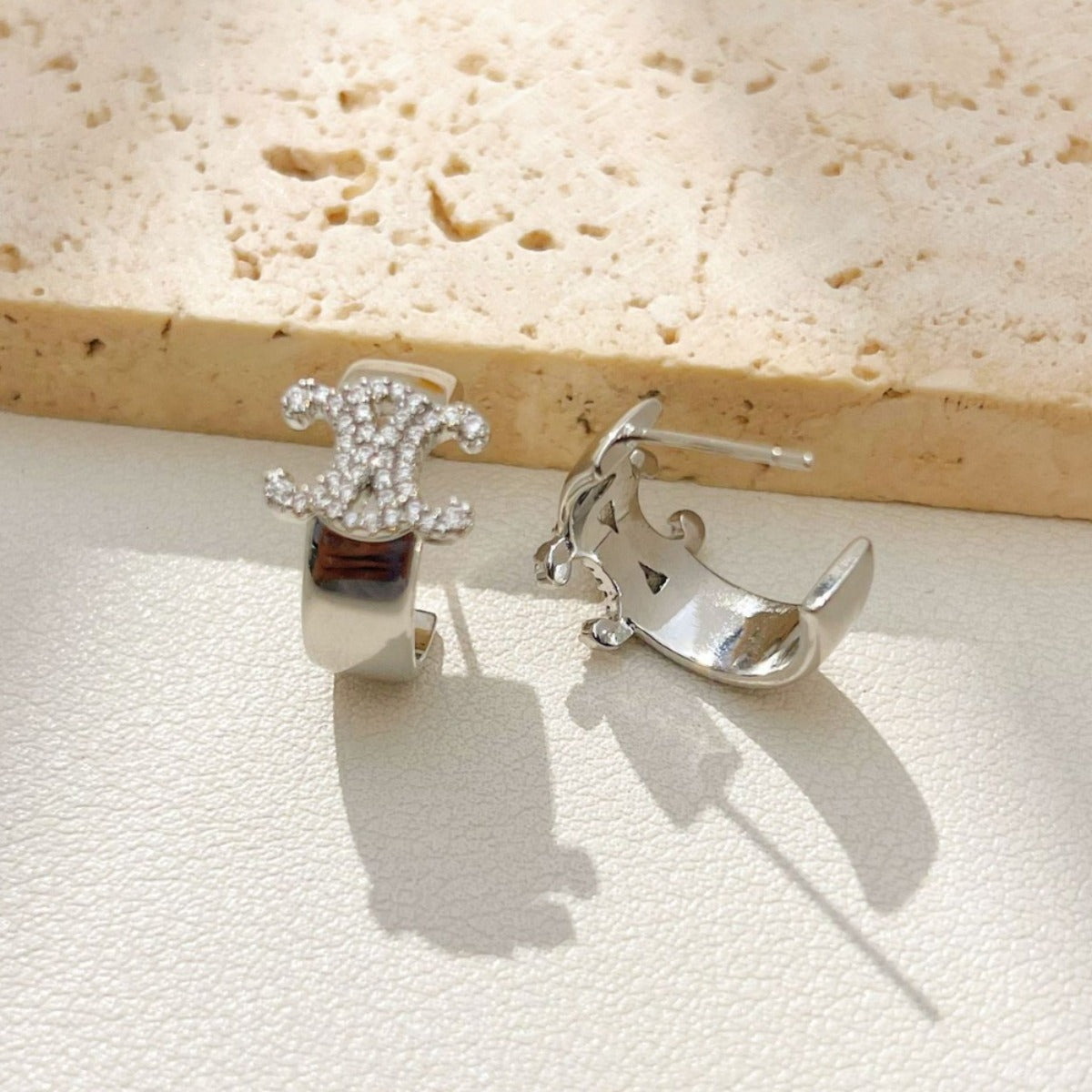 【雑貨】フルダイヤピアス T01722