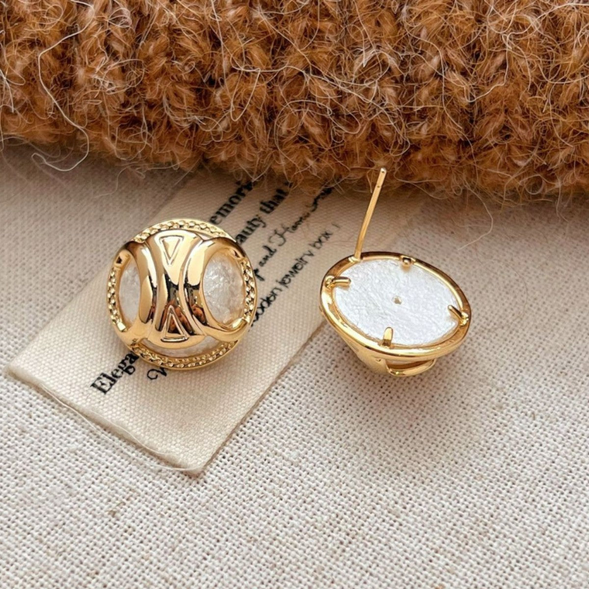 【雑貨】半球形中空イヤリング T01700