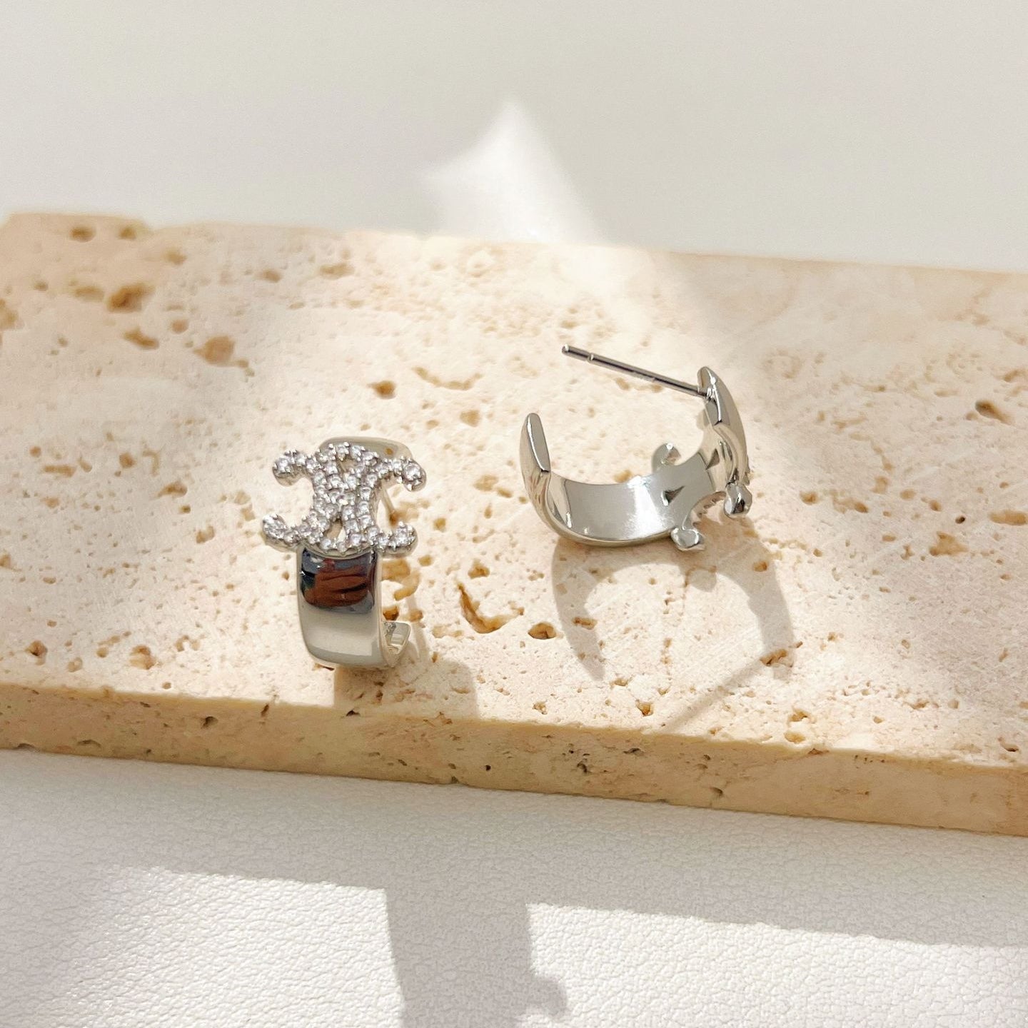 【雑貨】フルダイヤピアス T01722