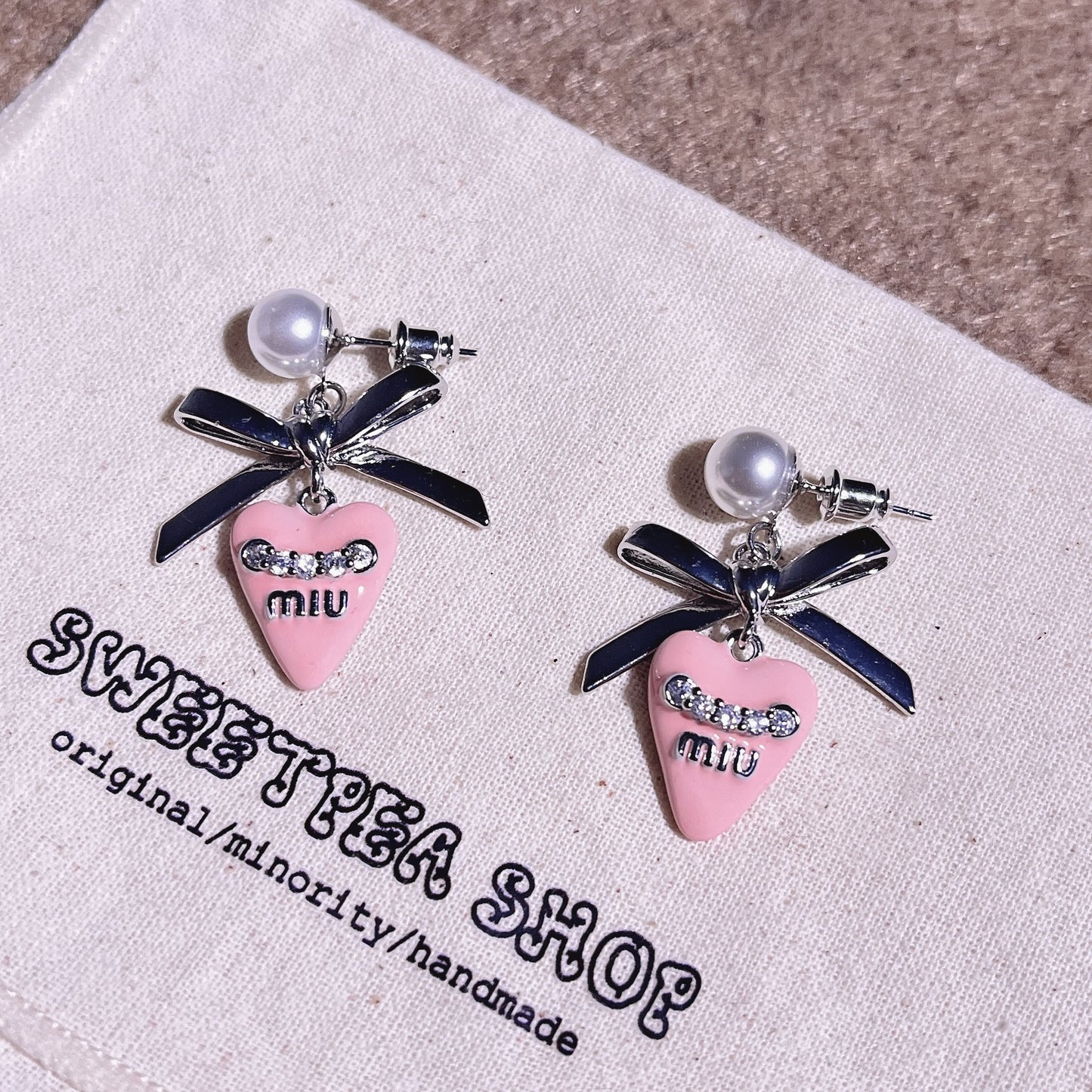 【雑貨】上品な輝きピアス T01797