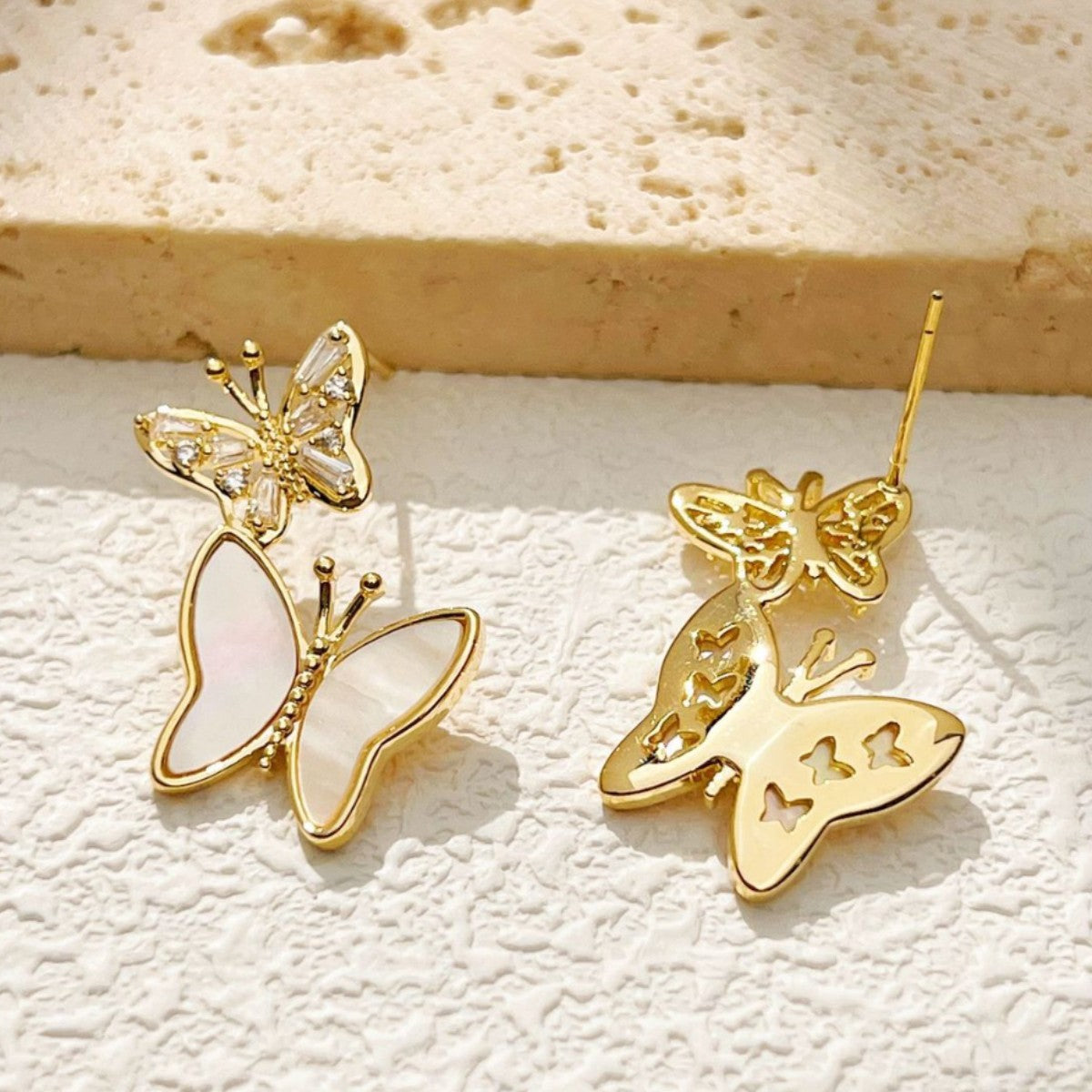 【雑貨】蝶々ジルコンイヤリング T01736