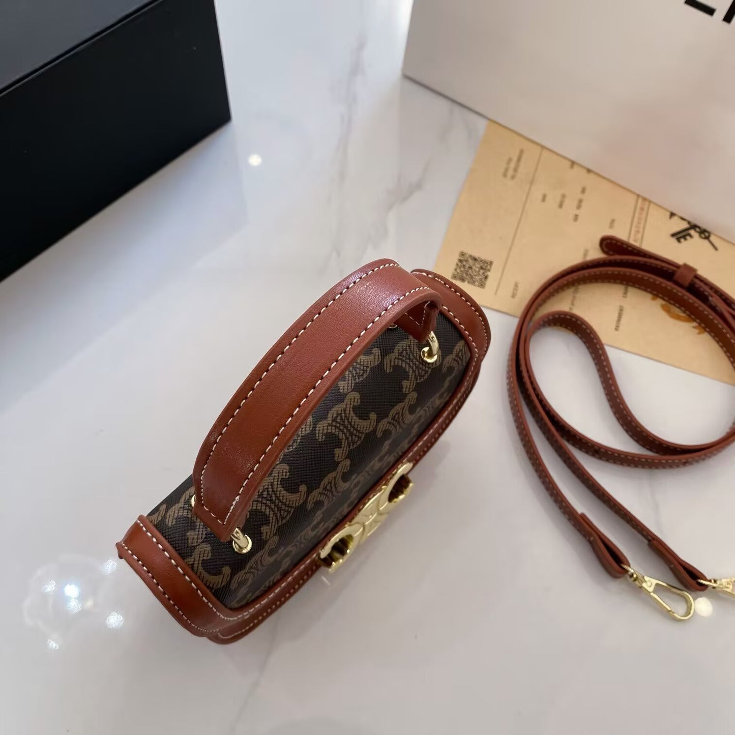【雑貨】ユニークデザインのサドルバッグ T01742