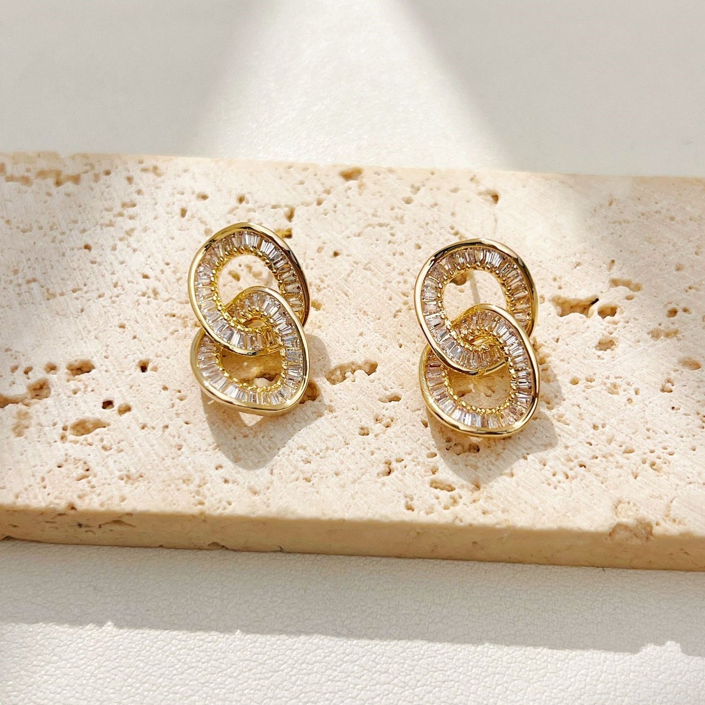 【雑貨】【高輝度】ジルコニアシンプルピアス T01750