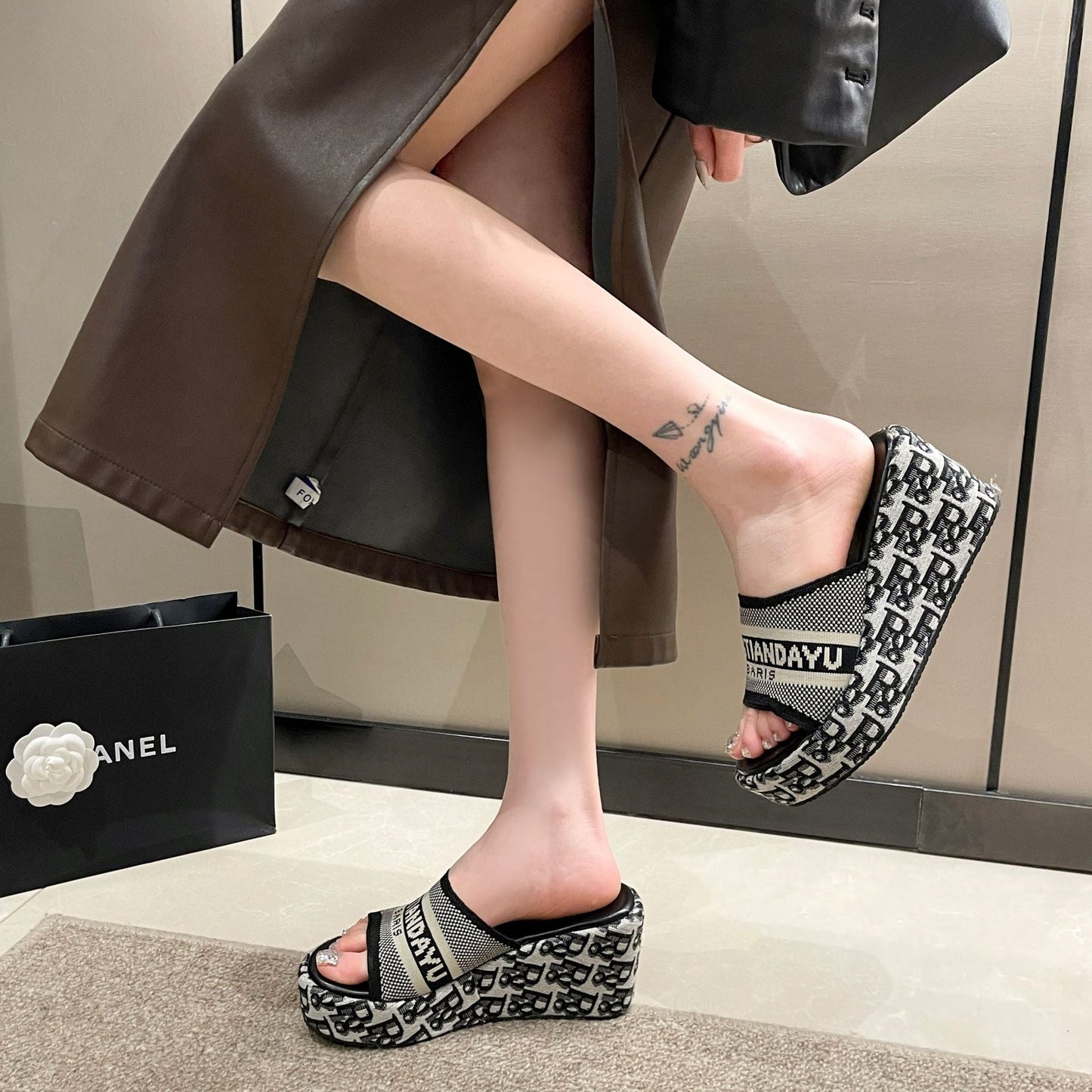 【Shoes】厚底サンダル歩きやすいスリッパ W11102