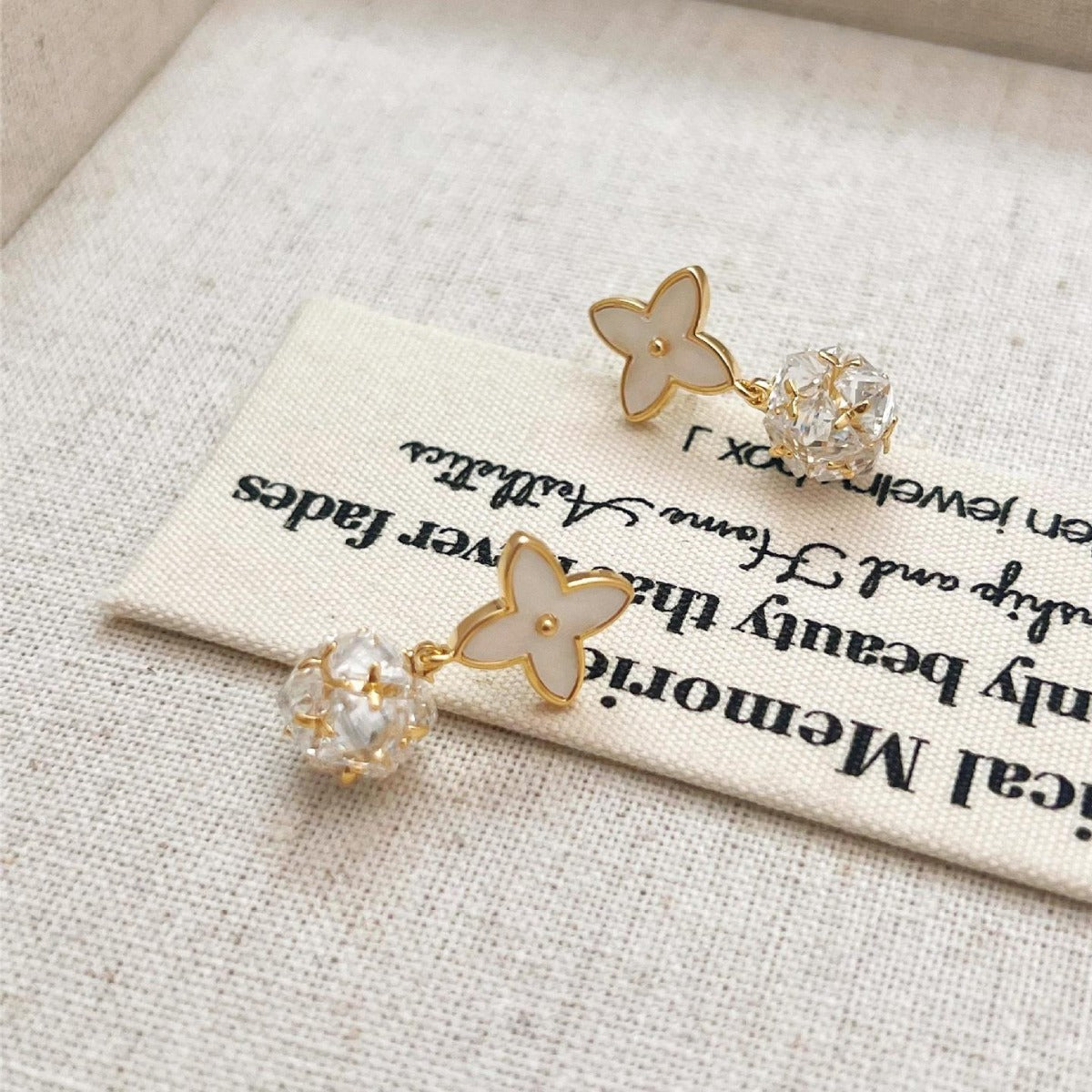【雑貨】シンプルモノクロラグジュアリーピアス T01739