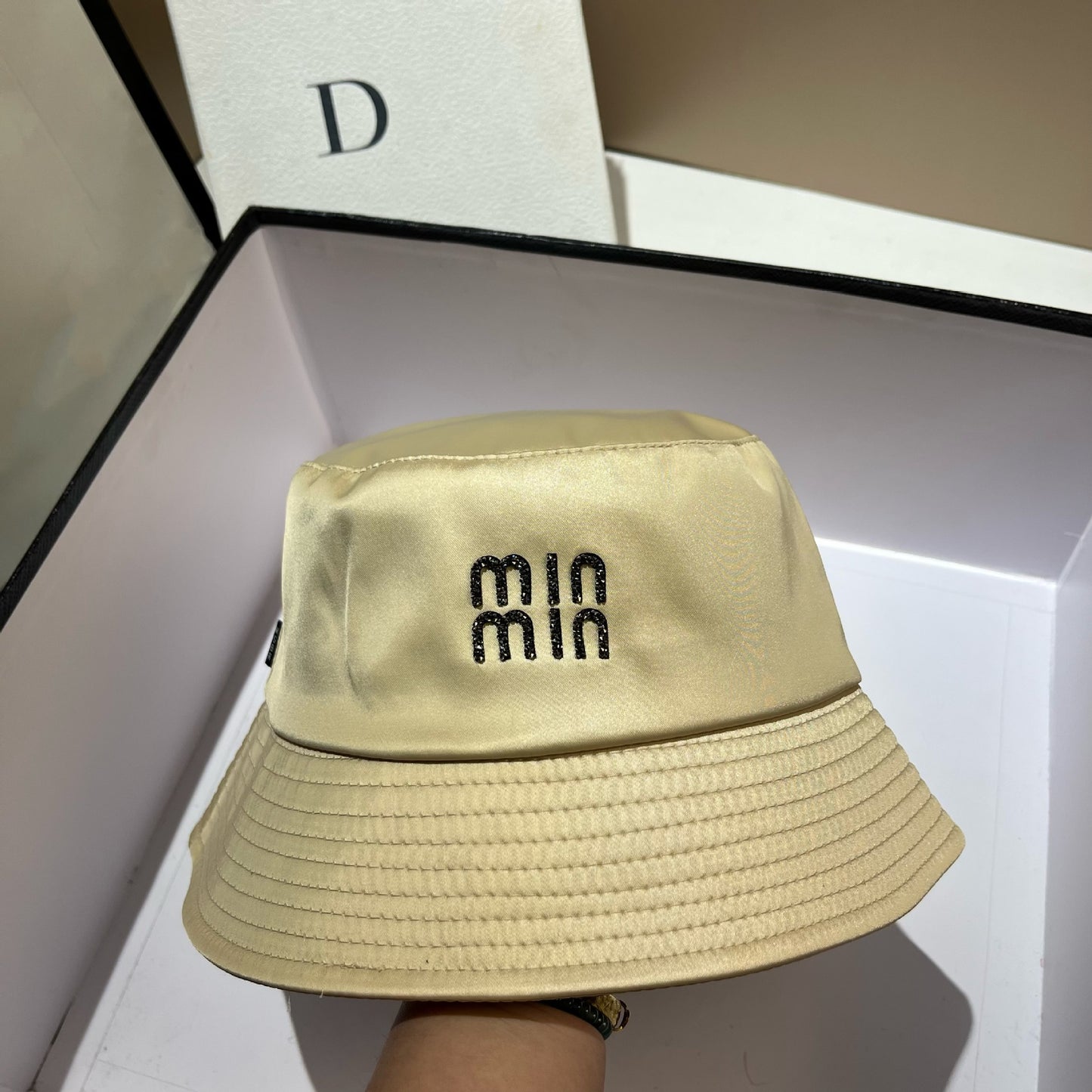 【雑貨】4色選択可シルクサファリハット W13160