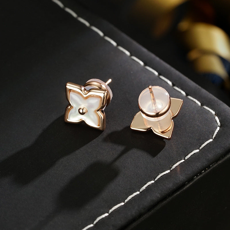 【雑貨】クローバーデザインピアス T01730