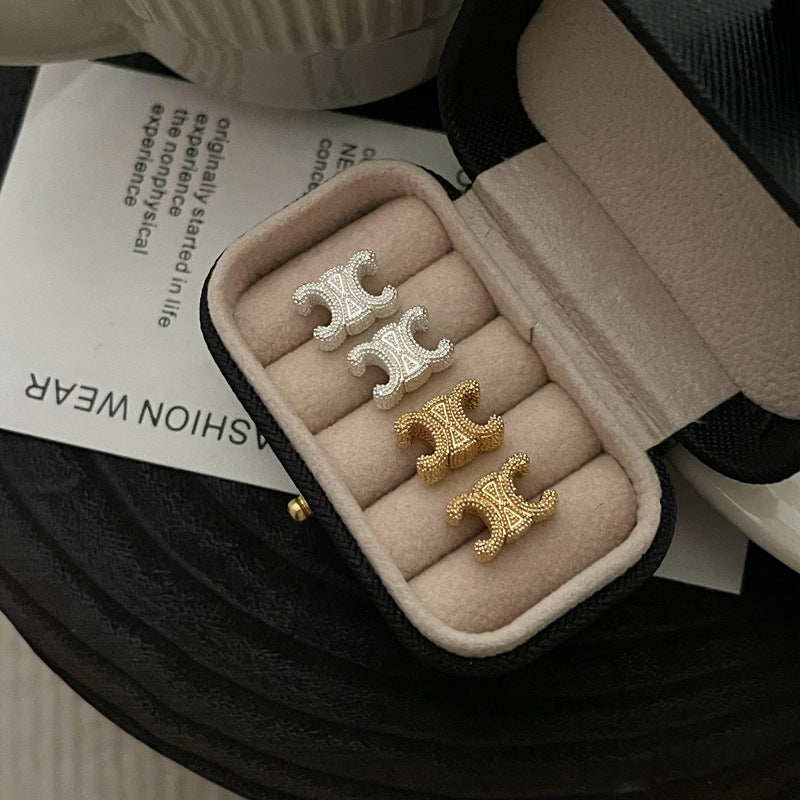 【雑貨】英字柄ピアスアクセサリー W14075