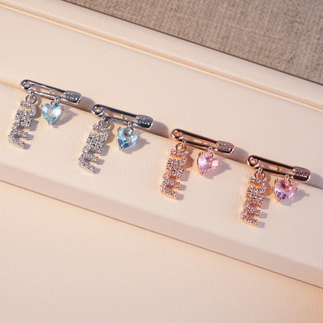【雑貨】アルファベット×ハートのキュートピアス T01803