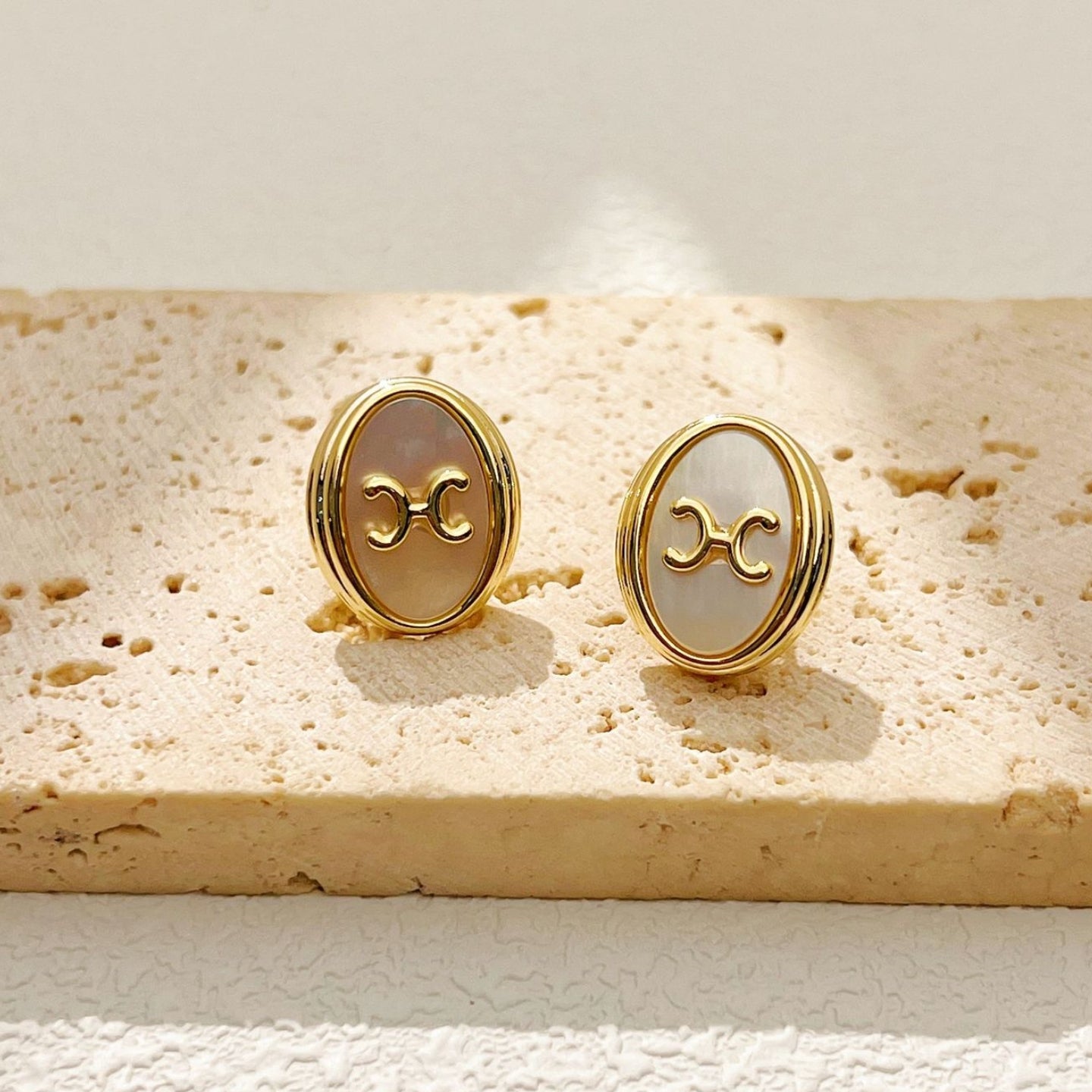 【雑貨】オーバルシェルピアス T01735